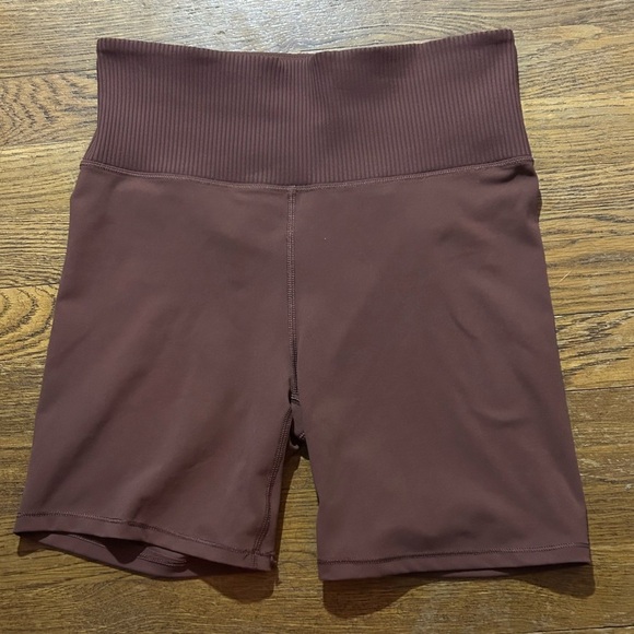 VUORI Rib Studio Short Women's BIKE Shorts Cedar 
M 6" inseam - Picture 2 of 11